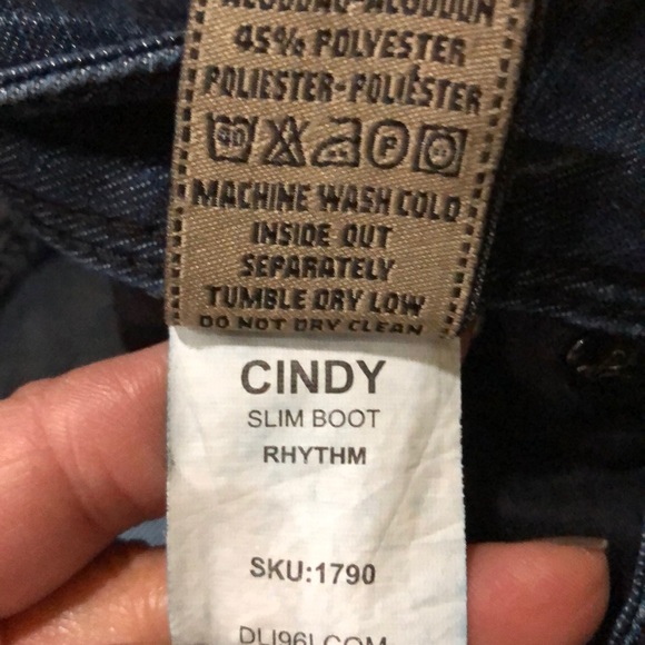 Jean - Picture 3 of 4